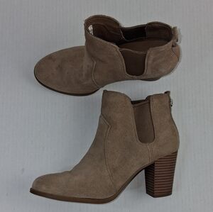 Koolaburra by UGG Brown Tan Suede Almond Toe Stack Heel Chelsea Boots